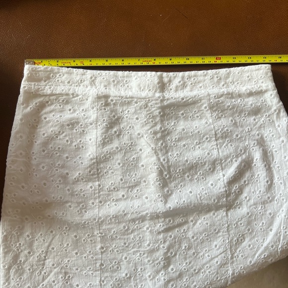 🔥 Trendy 🔥 White Eyelet Mini Skirt, “Mi Ami”, Size L - Picture 9 of 10